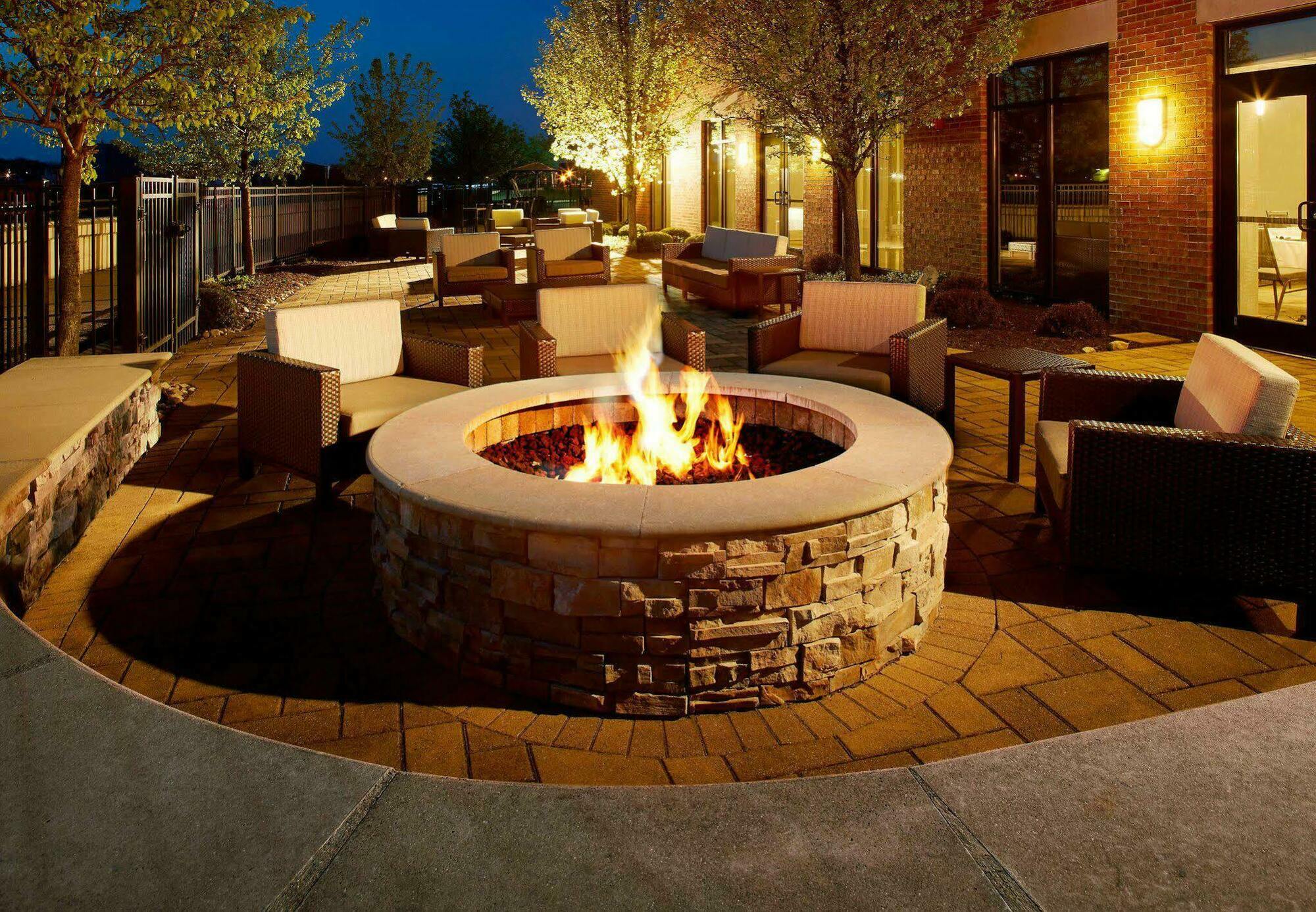 Hotel Courtyard Hamilton Extérieur photo